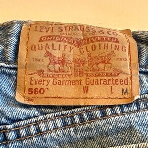 Vintage women’s Levi’s 560 loose fit straight leg 10 regular
